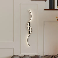 Chic moderne væglampe med langstrakt bølgeform