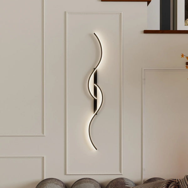 Chic moderne væglampe med langstrakt bølgeform