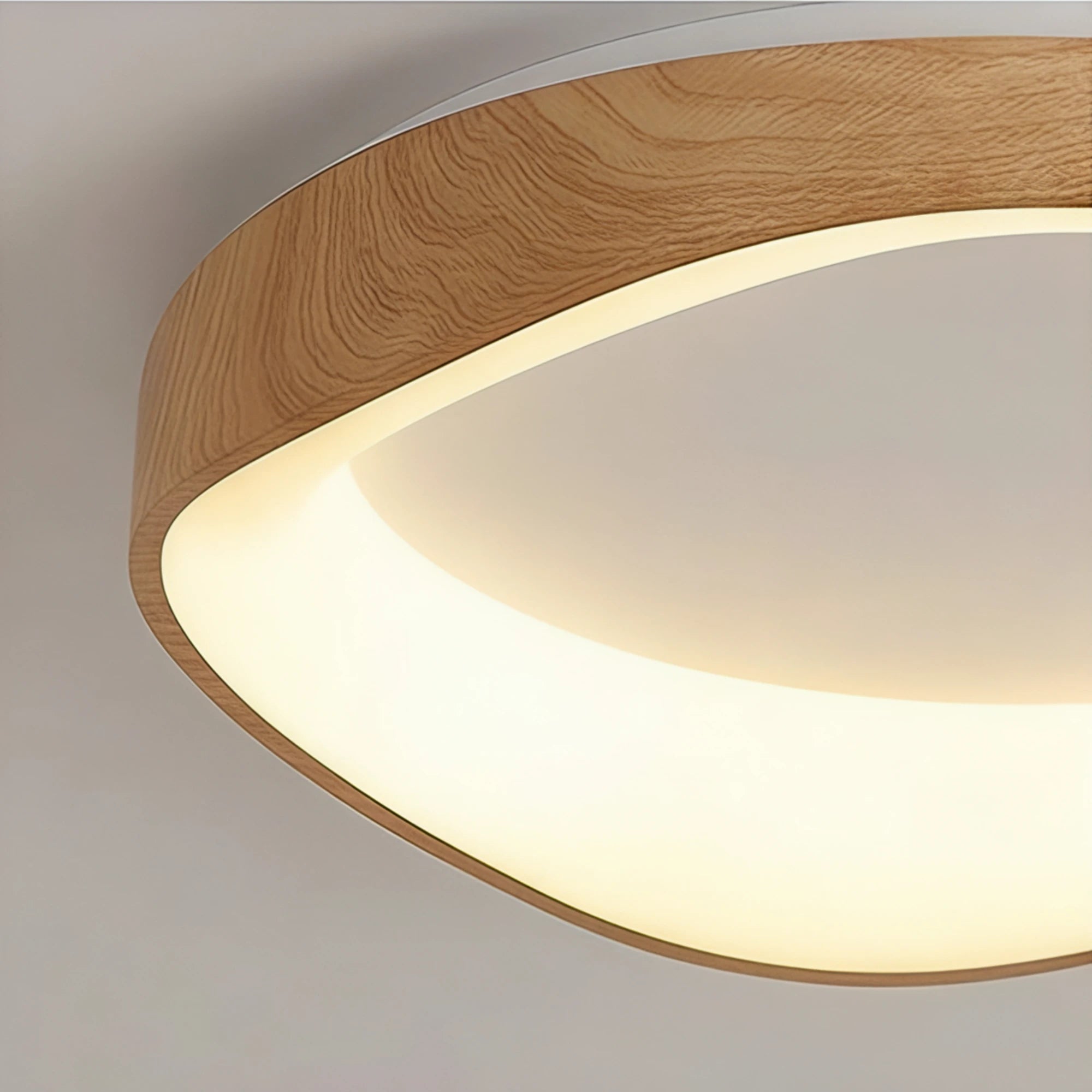 Lampada da soffitto con venature del legno nordico