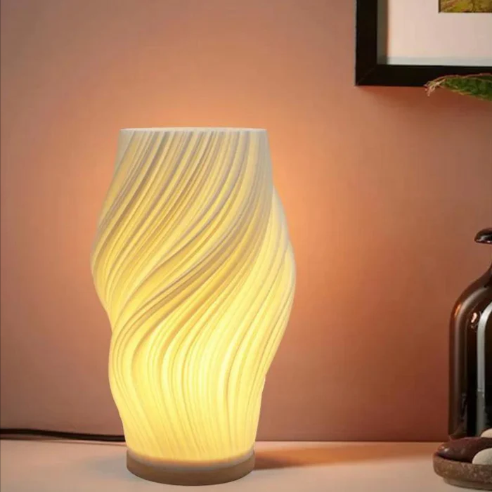 Chic spiralstribet skærm natlampe