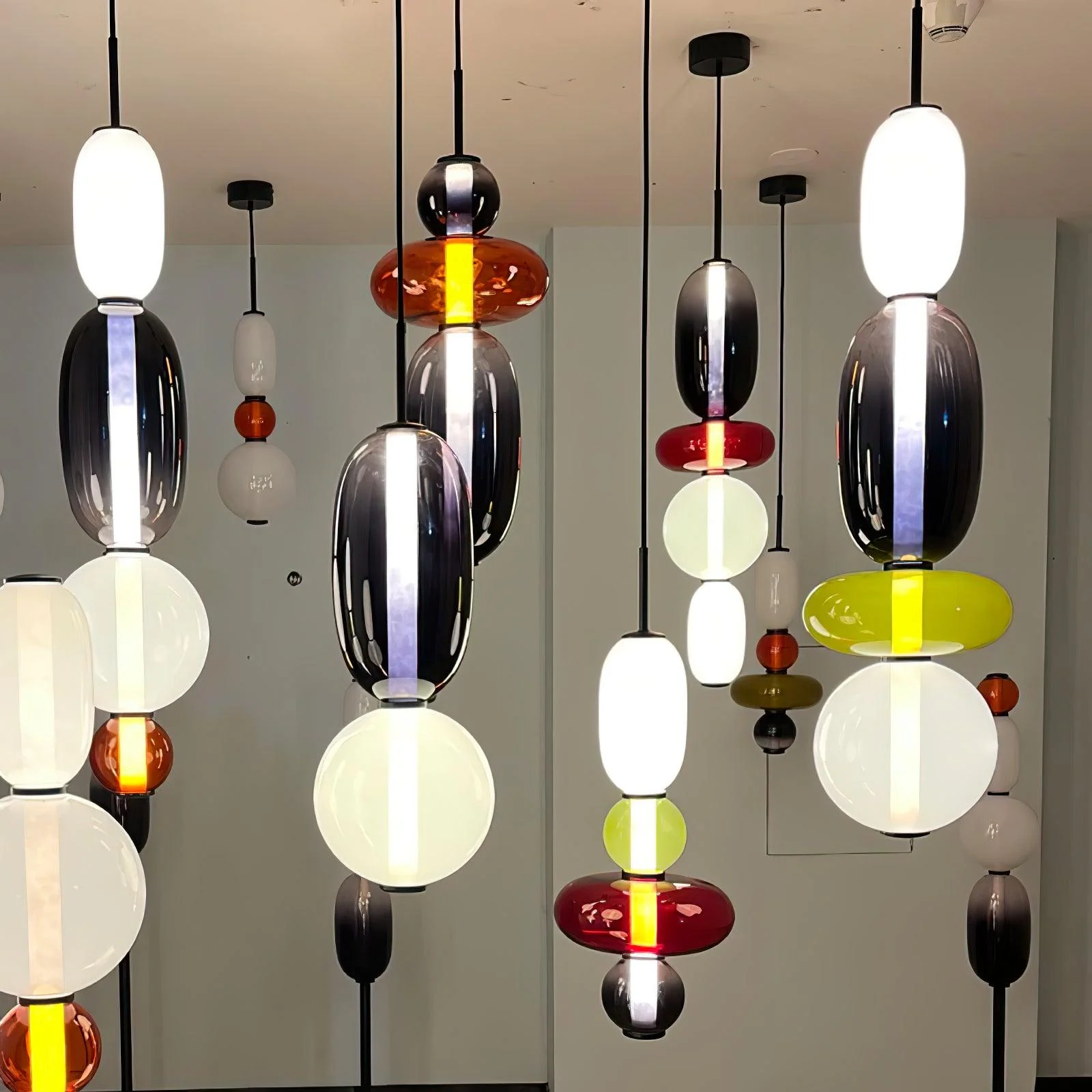 Elegante lampada a sospensione in vetro candito