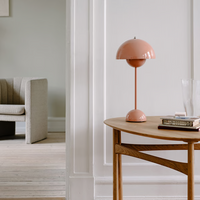 Nordisk enkel lyserød jernknopbordslampe