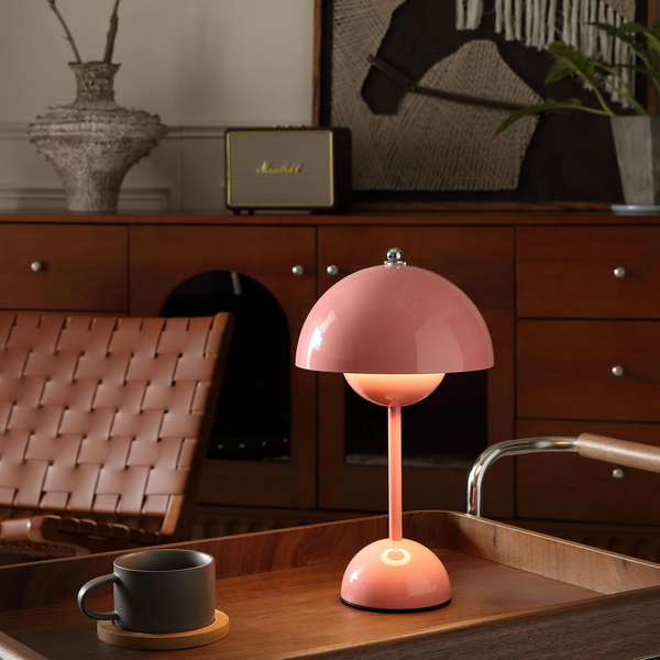 Nordisk enkel lyserød jernknopbordslampe