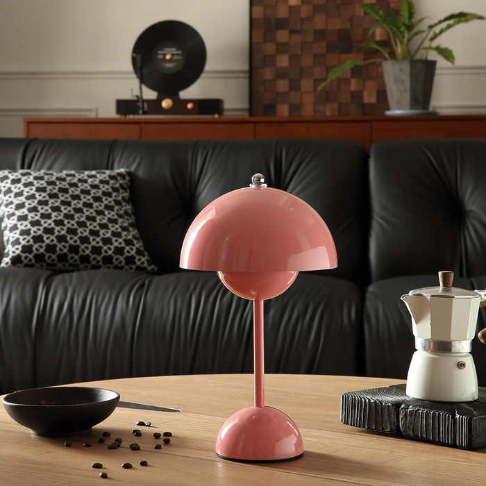 Nordisk enkel lyserød jernknopbordslampe