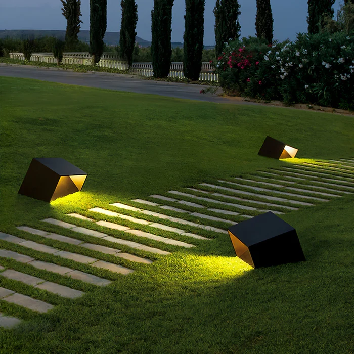 Moderne Cube Solar Garden Light