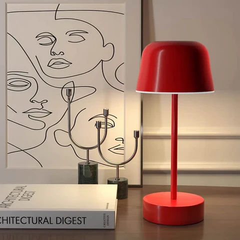 Lampada da tavolo moderna in metallo semplice ed elegante