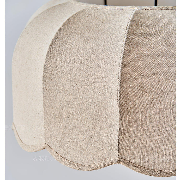 Klassisk pendellampe i stof med spidskanter