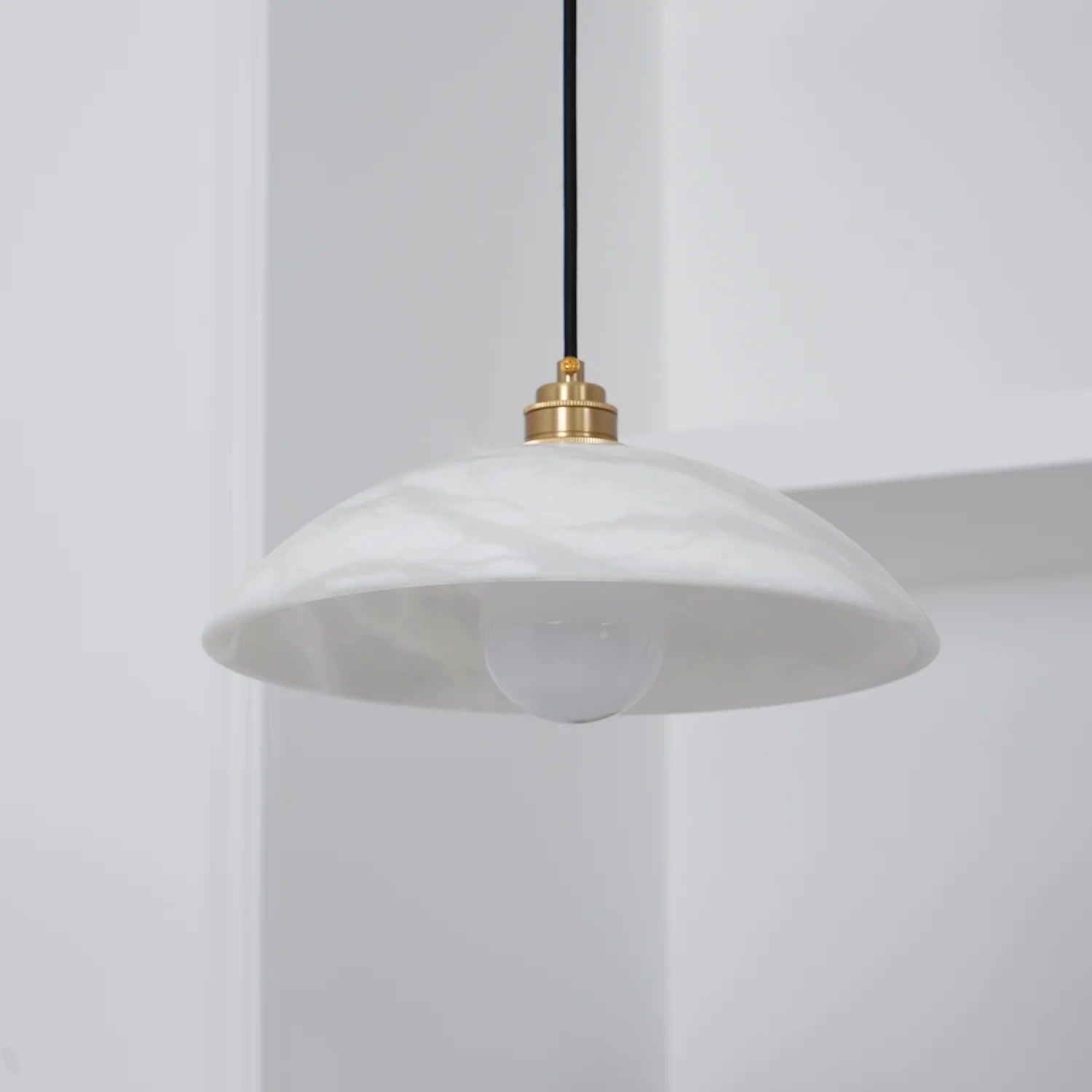 Moderne buet fad inspireret marmor pendellampe