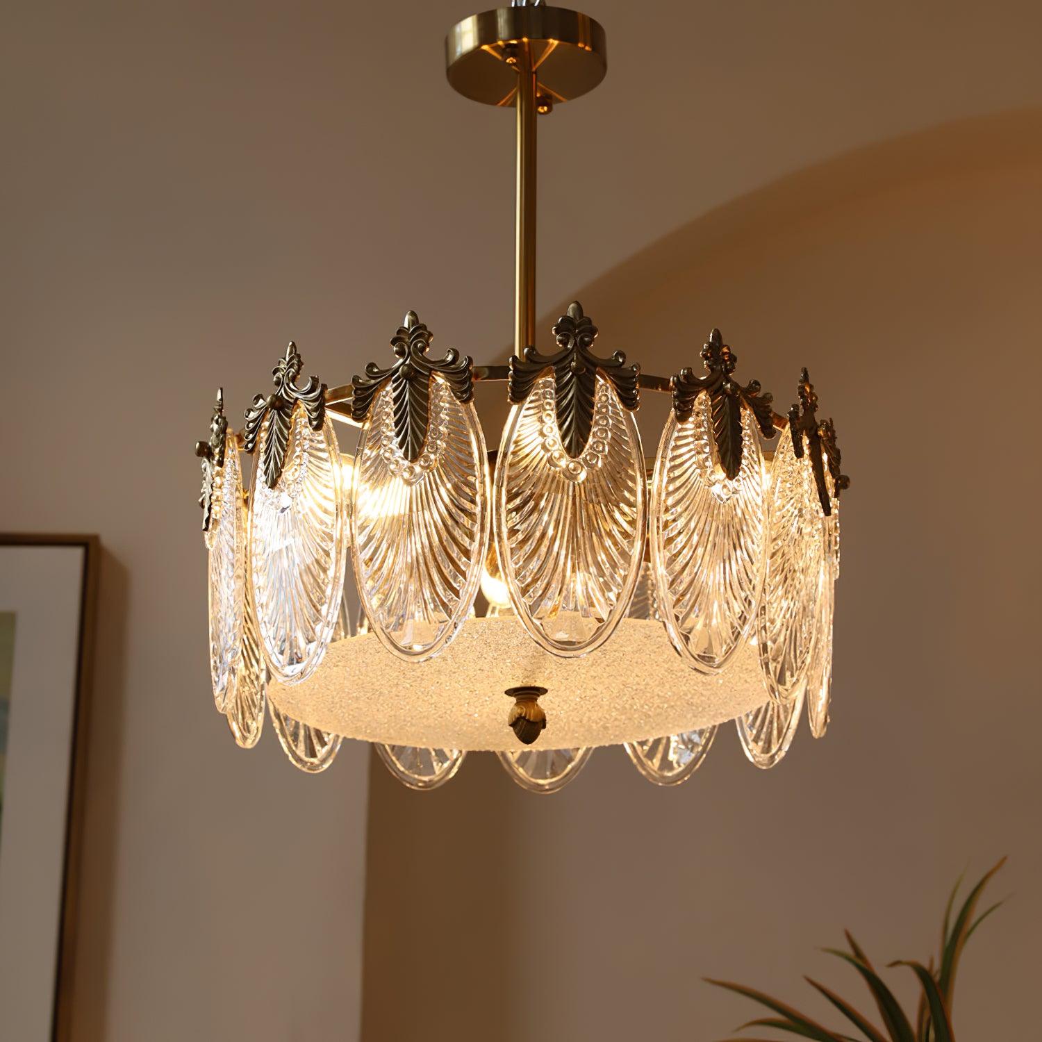 Lampadario in vetro rotondo intricato