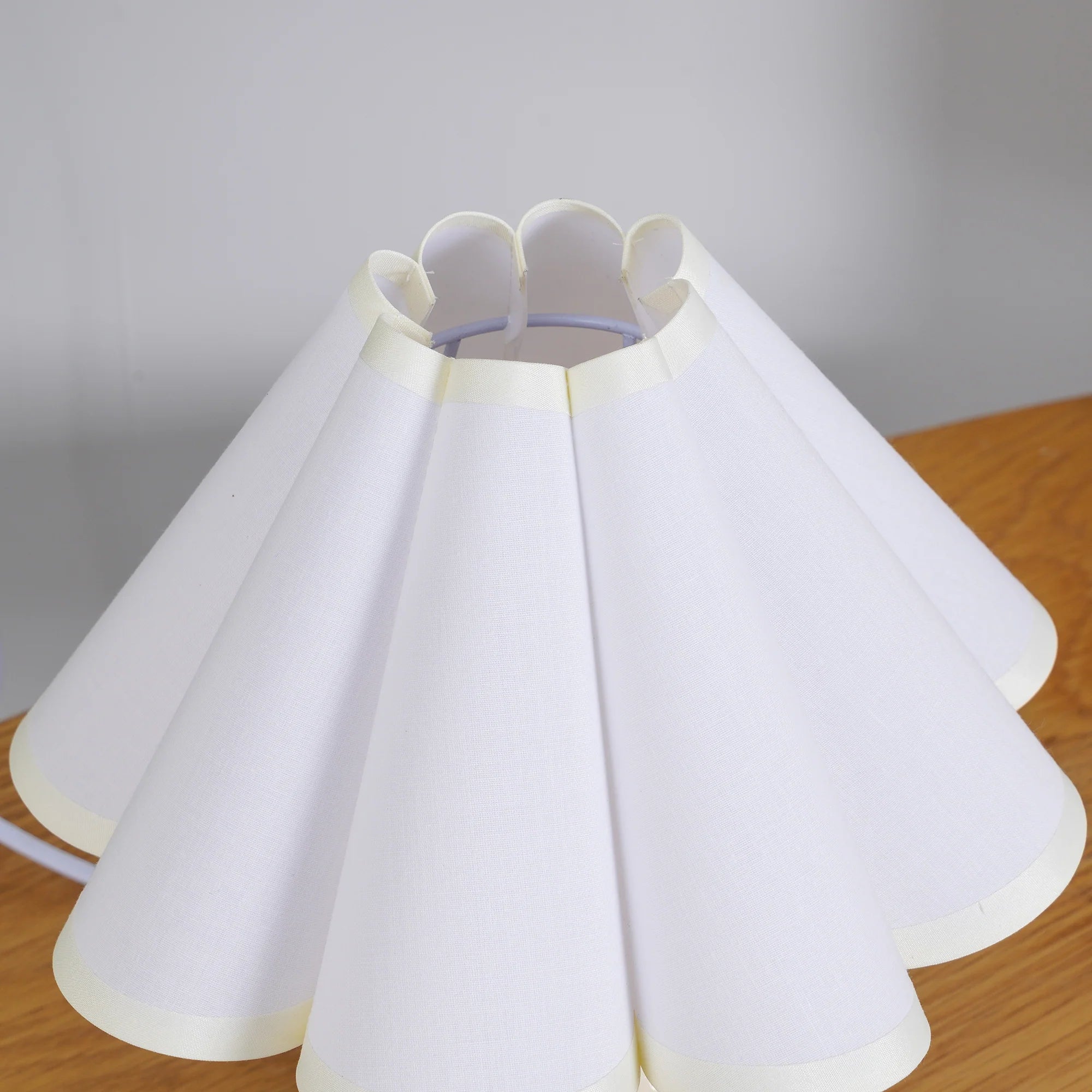 Classical Rounded Mushroom Fabric Table Lamp