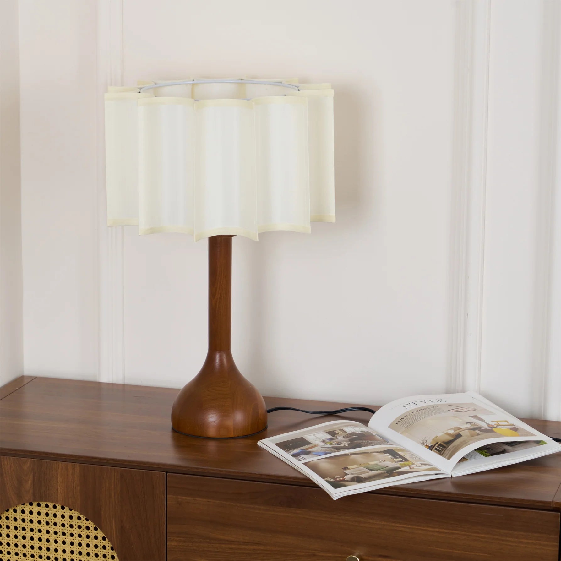 Lampe de table cylindrique classique en tissu plissé