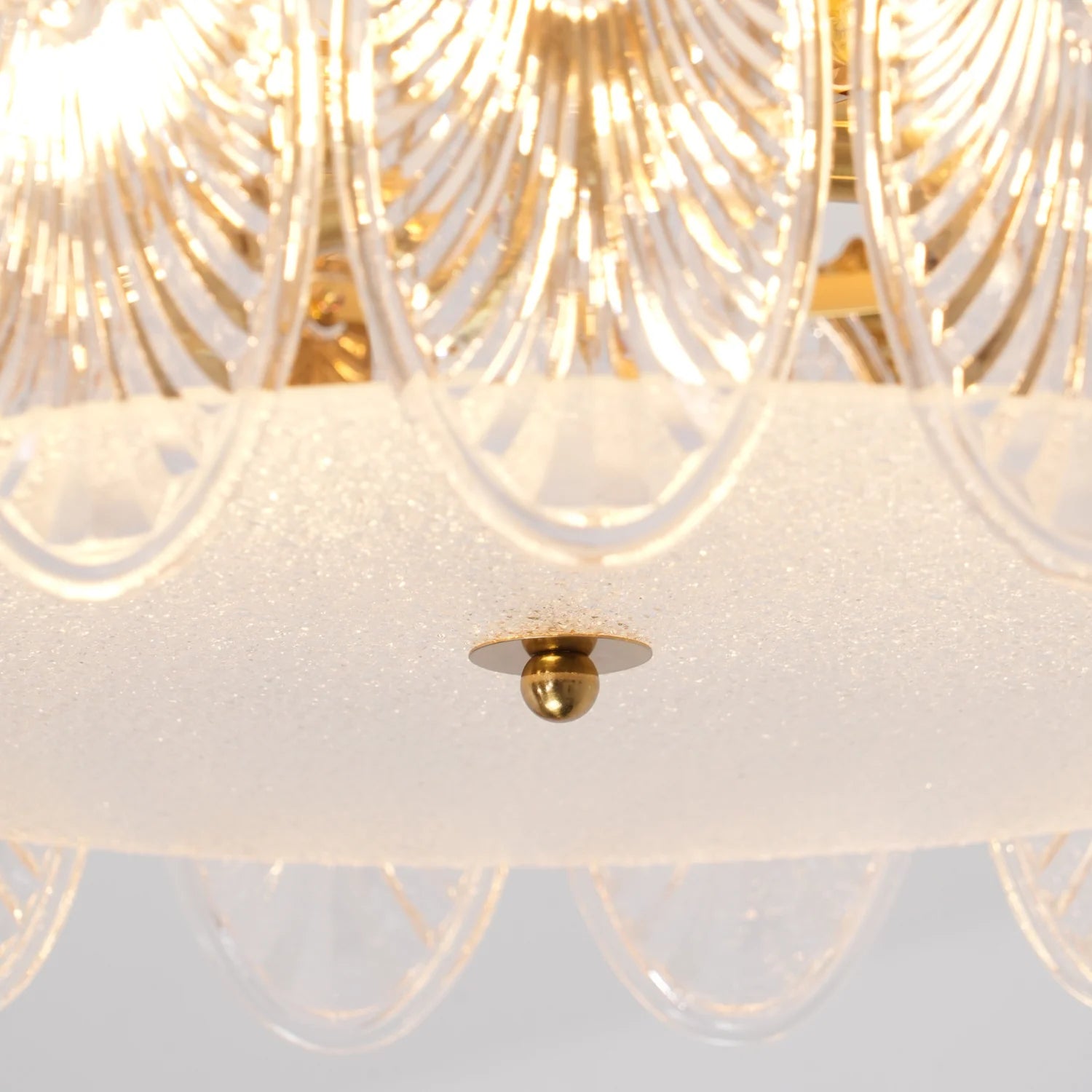 Lampadario in vetro rotondo intricato