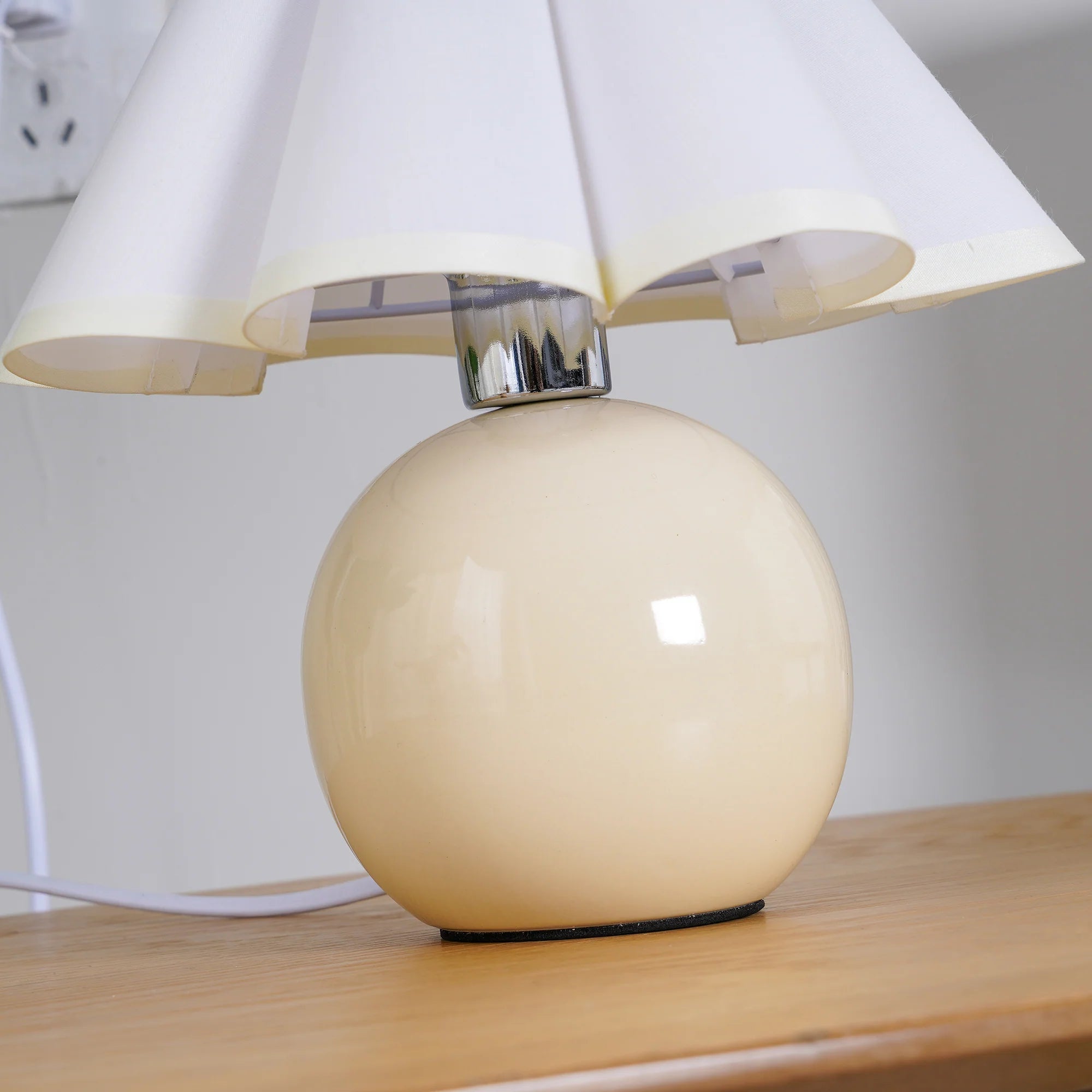 Classical Rounded Mushroom Fabric Table Lamp