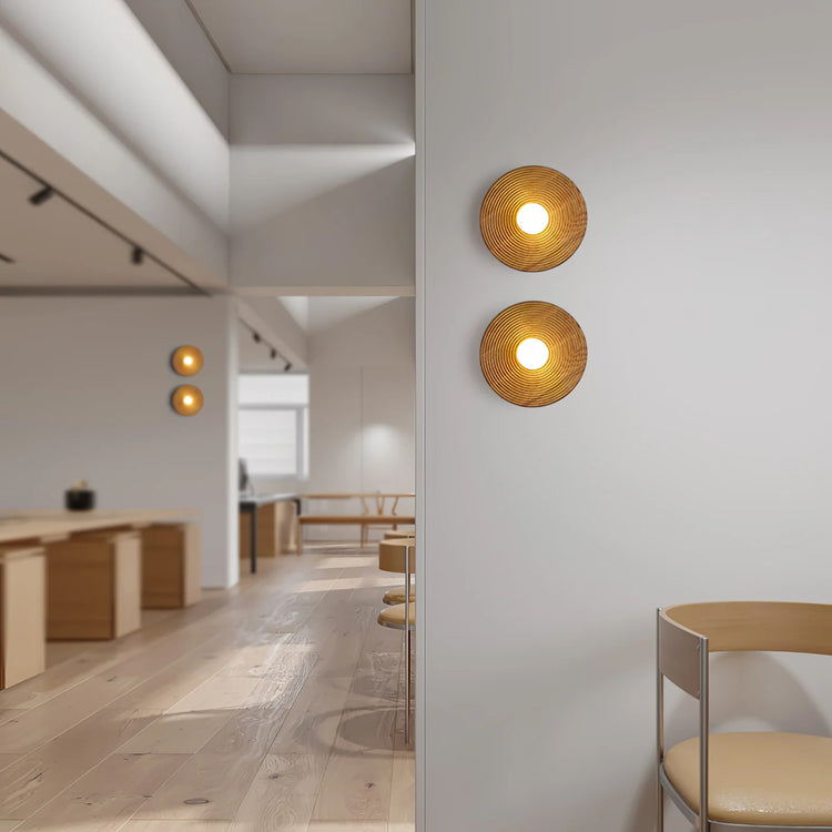 Klassisk væglampe i rund ask