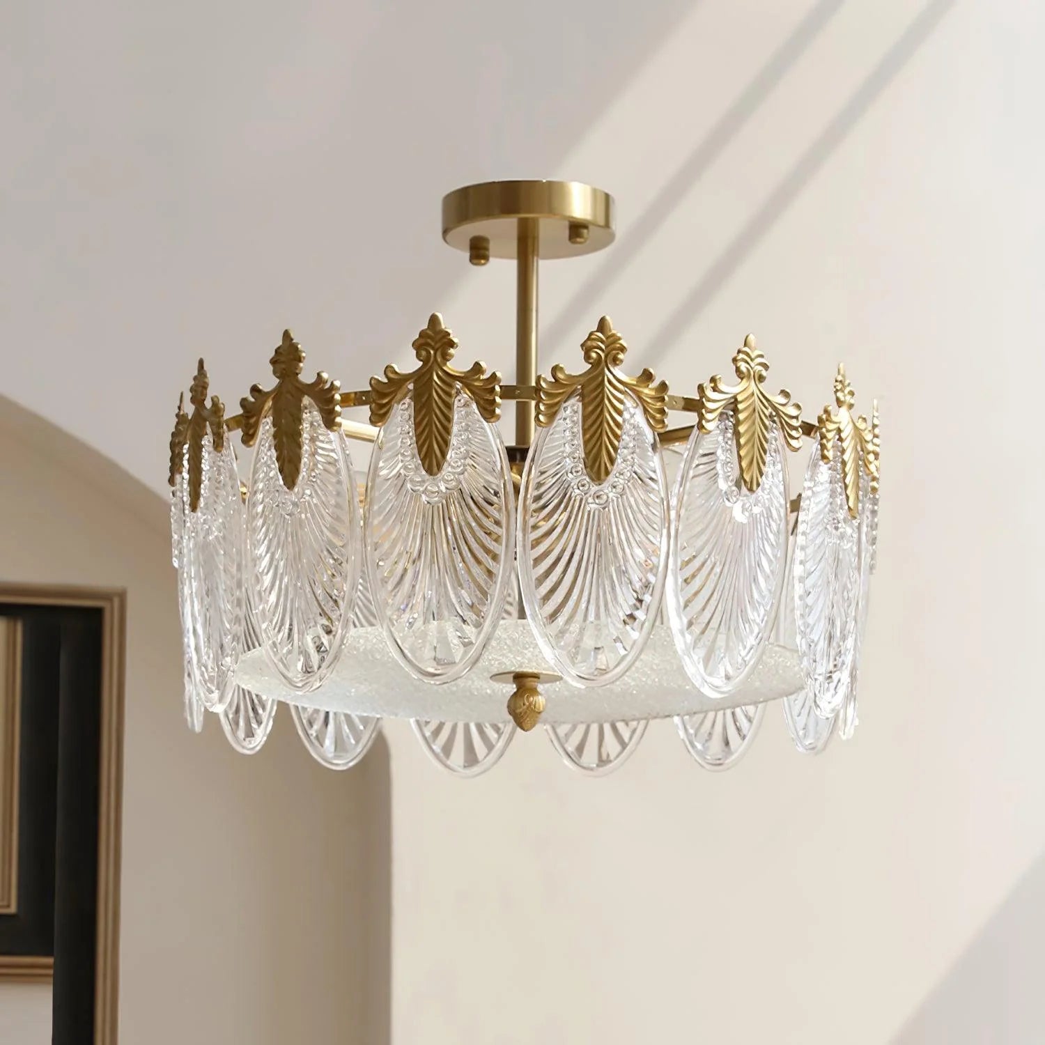 Lampadario in vetro rotondo intricato