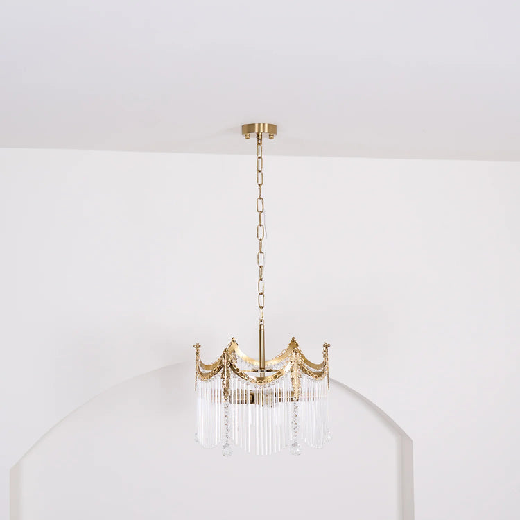 Moderne lysekrone med runde krystalelementer