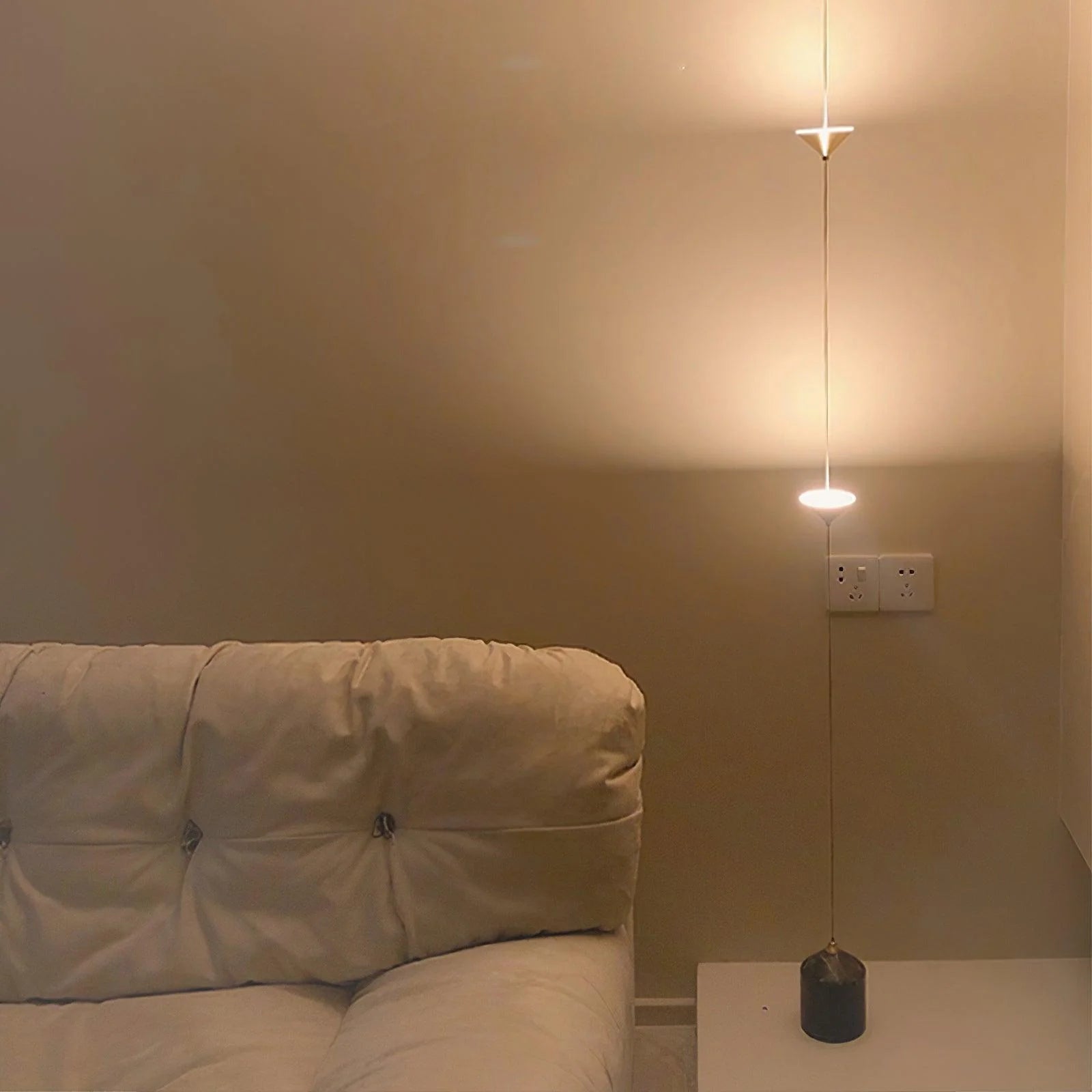 Lampadaire conique moderne en acier