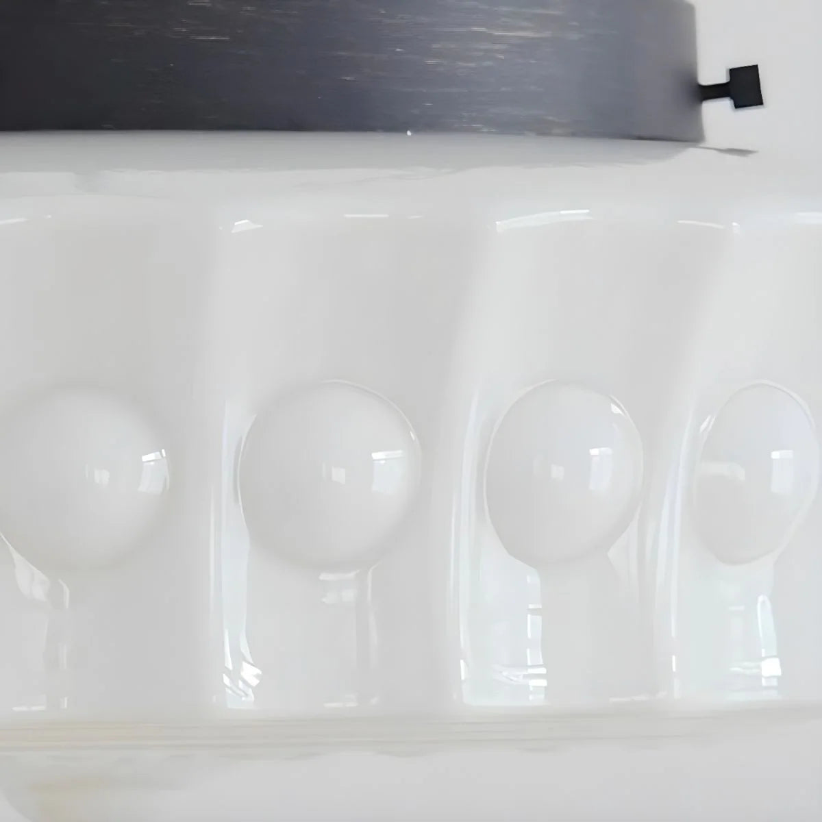 Klassische weiße runde Anhängerlampe