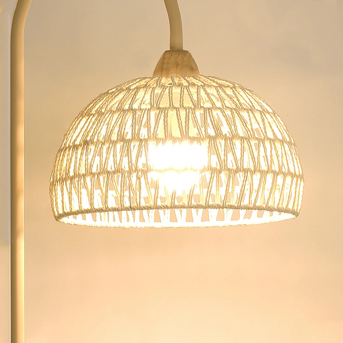 Rotting bøjer gulvlampe