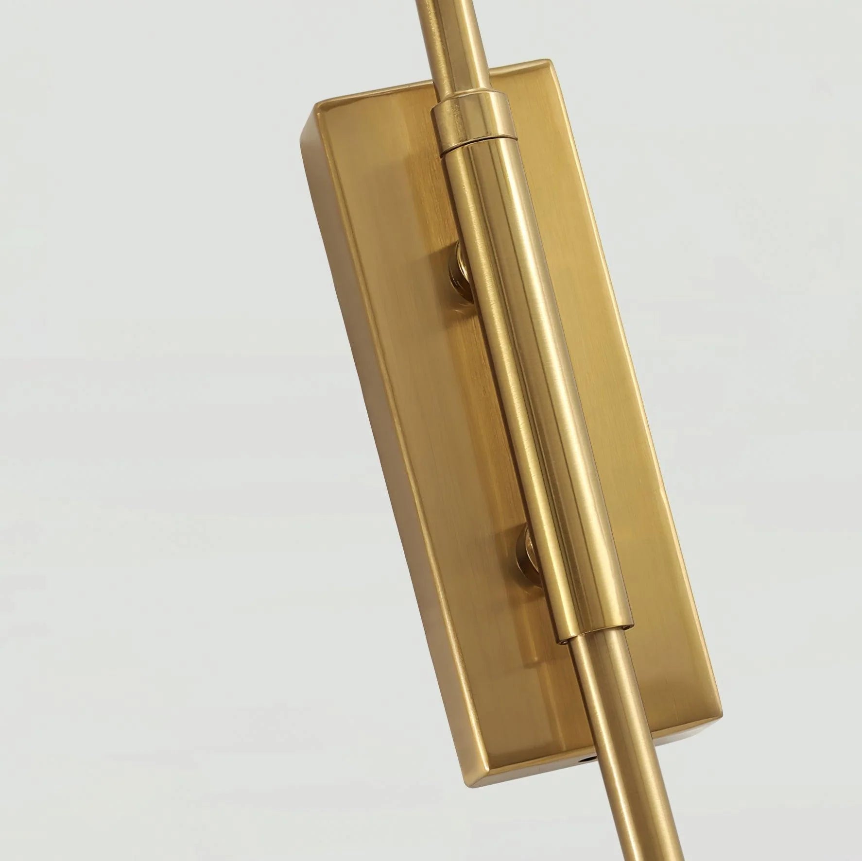 Stilfuld geometrisk arm jern væglampe
