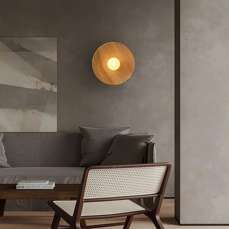 Klassisk væglampe i rund ask