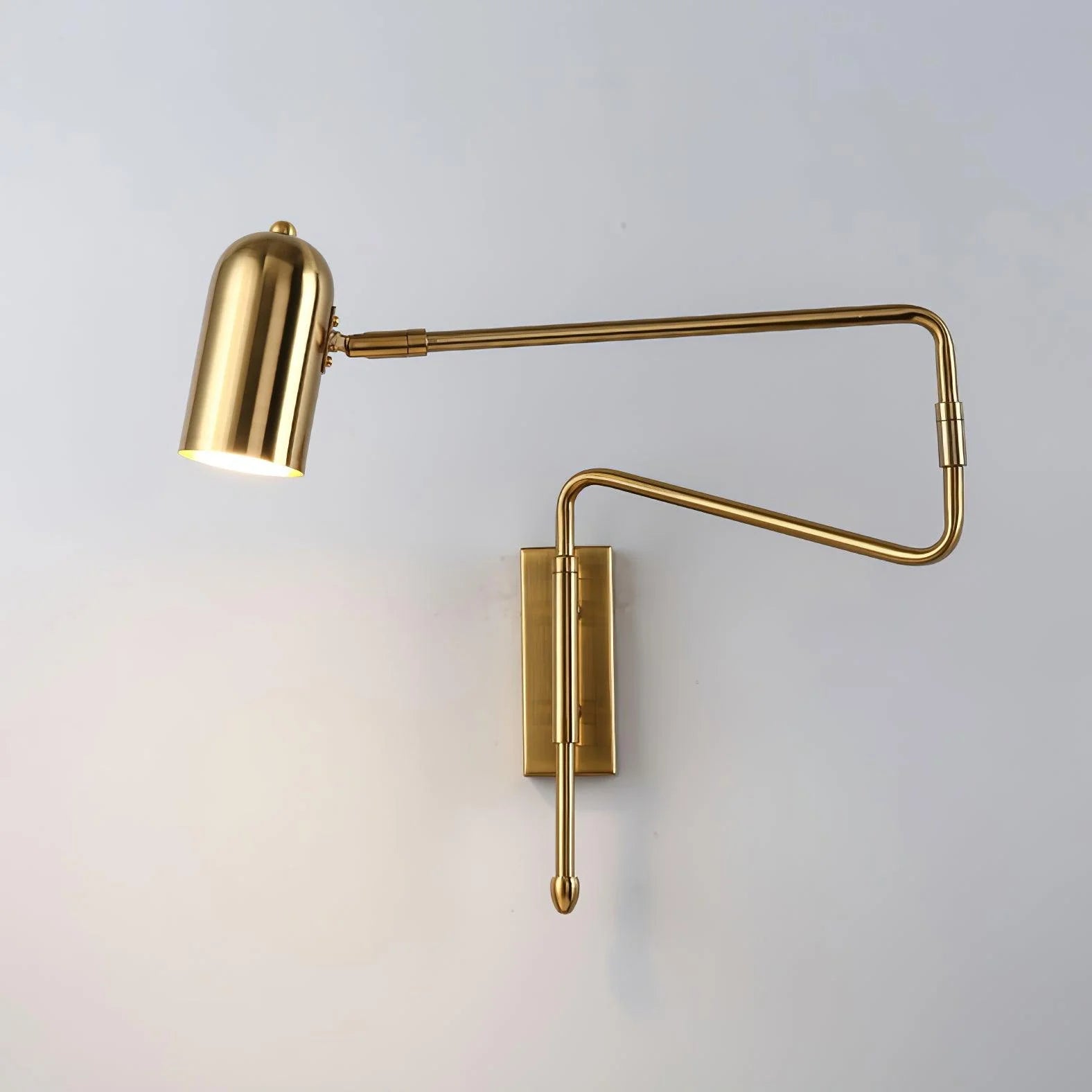 Stilfuld geometrisk arm jern væglampe