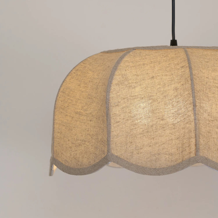 Klassisk pendellampe i stof med spidskanter