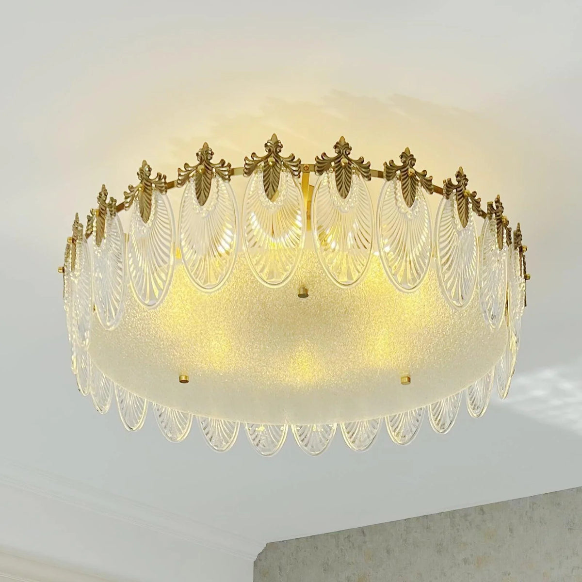 Indviklet runde glas lysekrone