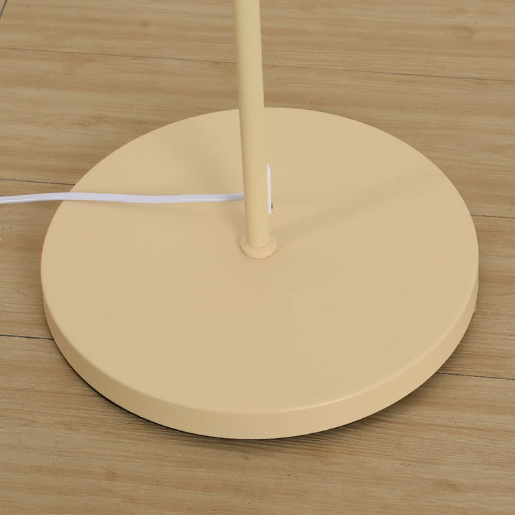 Stilfuld afrundet top rattan gulvlampe