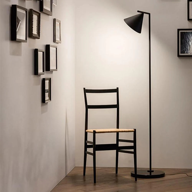 Moderne lineær metalgulvlampe