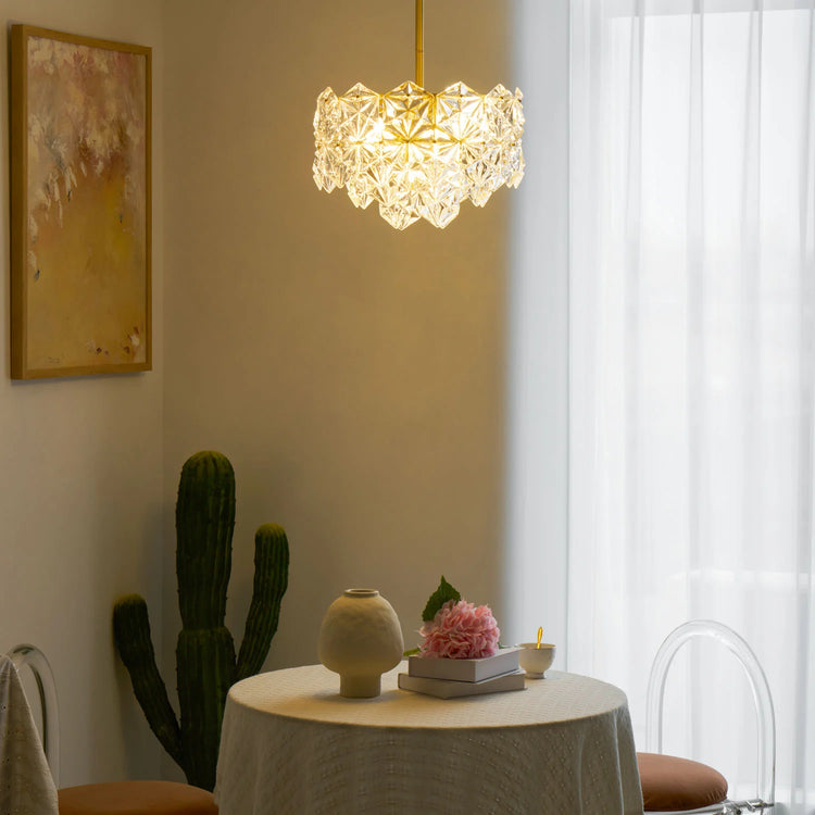 Elegant lysekrone i diamantglas