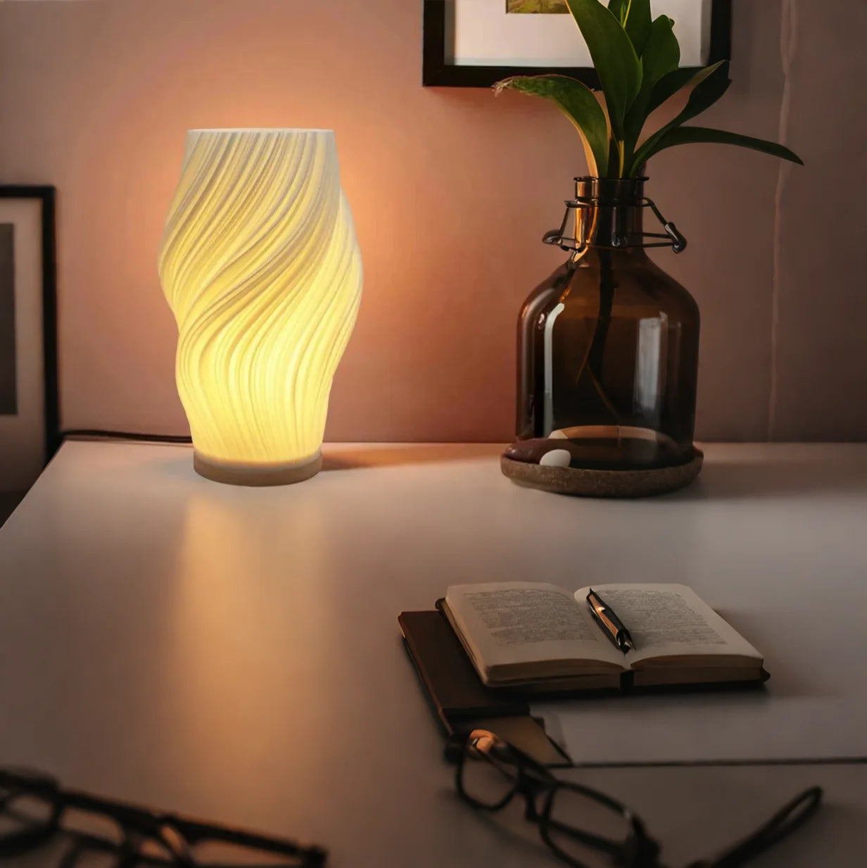 Chic spiralstribet skærm natlampe