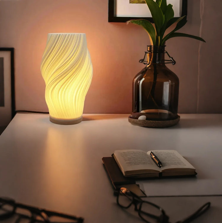 Chic spiralstribet skærm natlampe