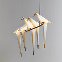 Origami -Vogel führte Kronleuchter