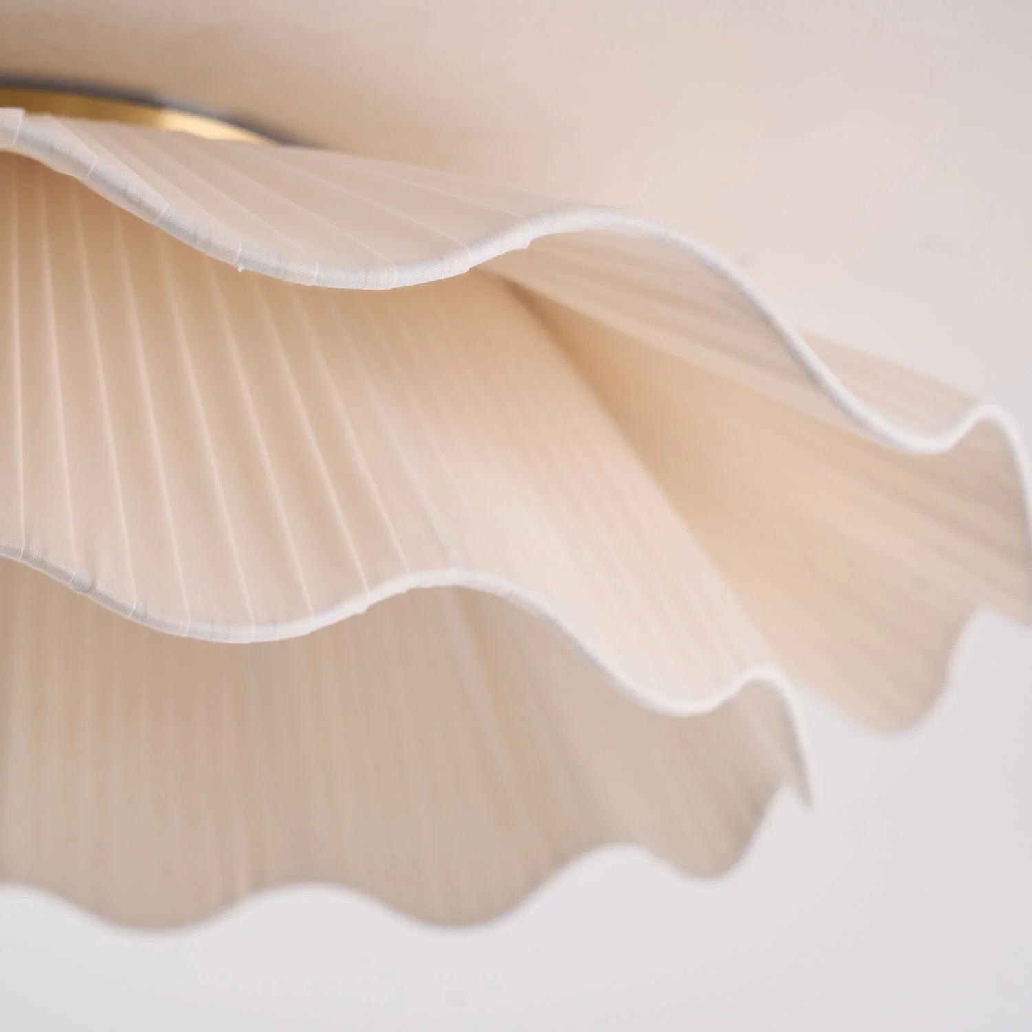 Plafonnier contemporain en tissu ondulé