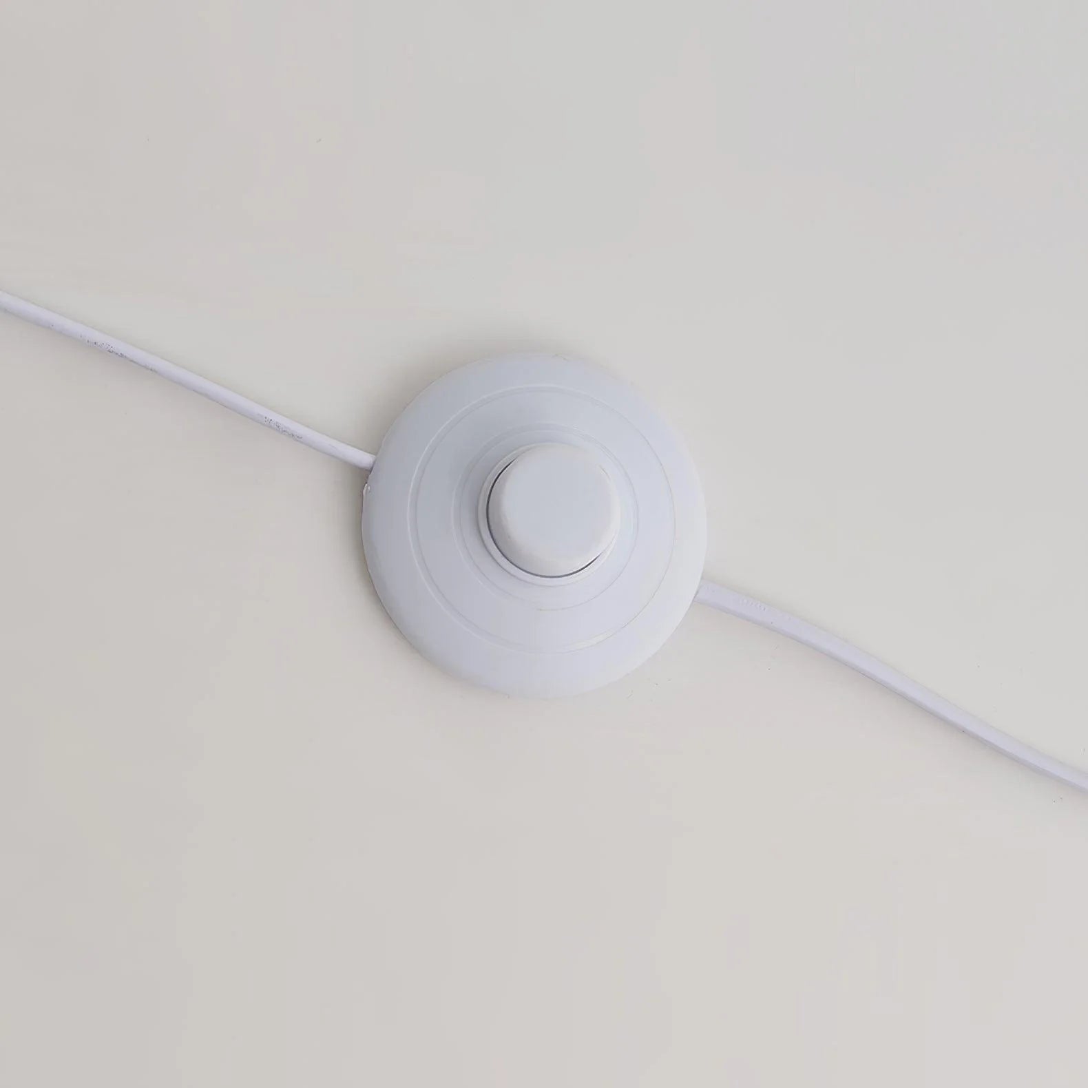 Lampadaire crème minimaliste et créatif avec boutons de fleurs