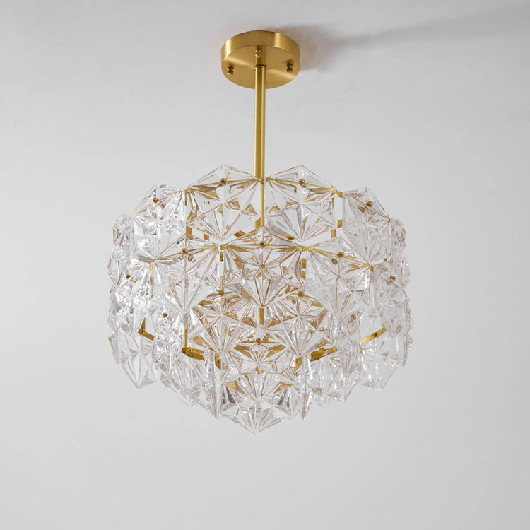 Elegant lysekrone i diamantglas