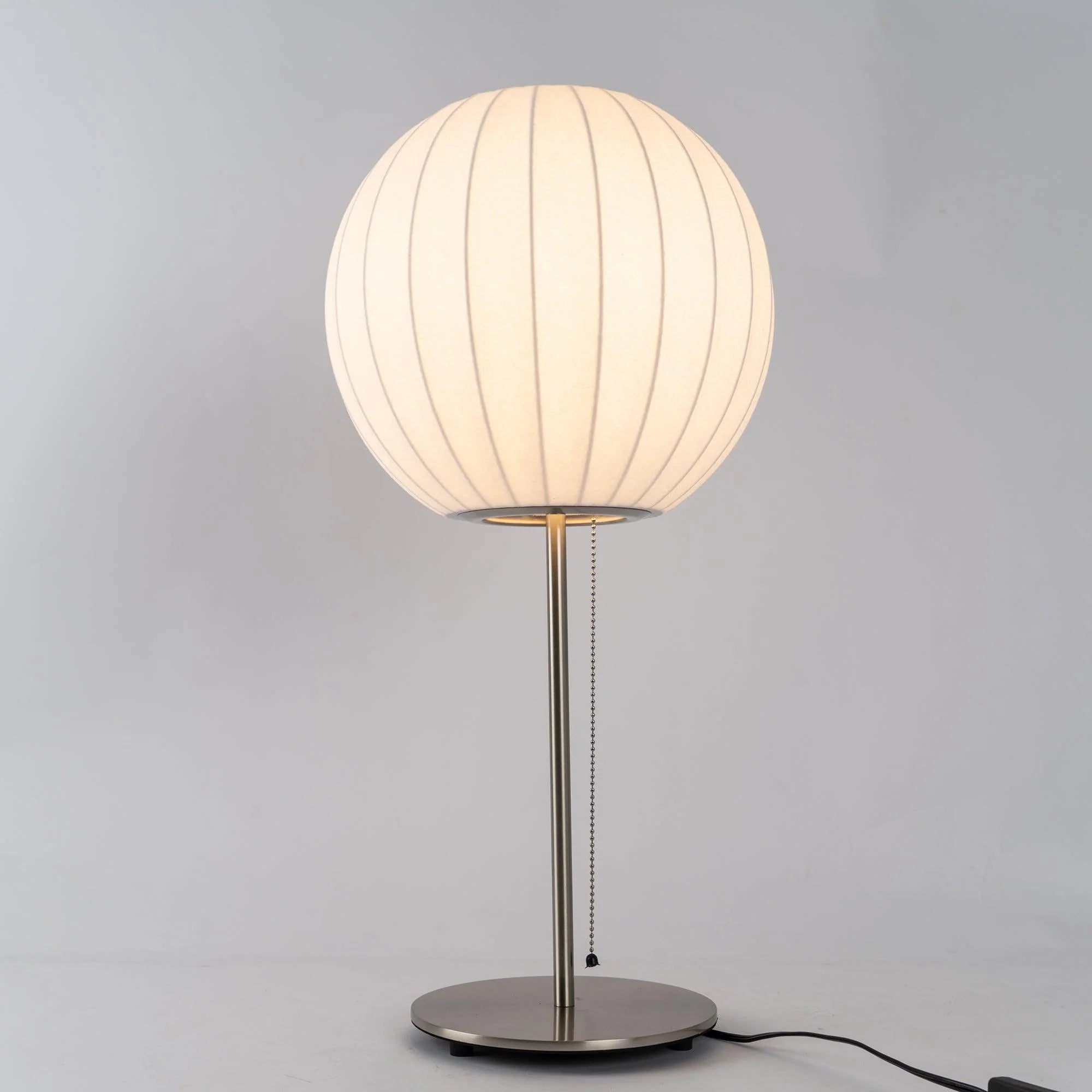 Lampe de table classique arrondie en soie