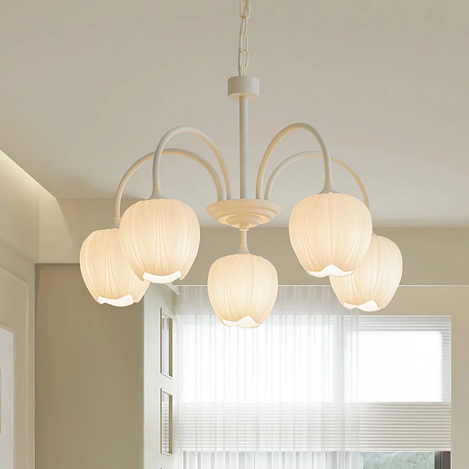 Lampadario da soggiorno moderno e minimalista color crema