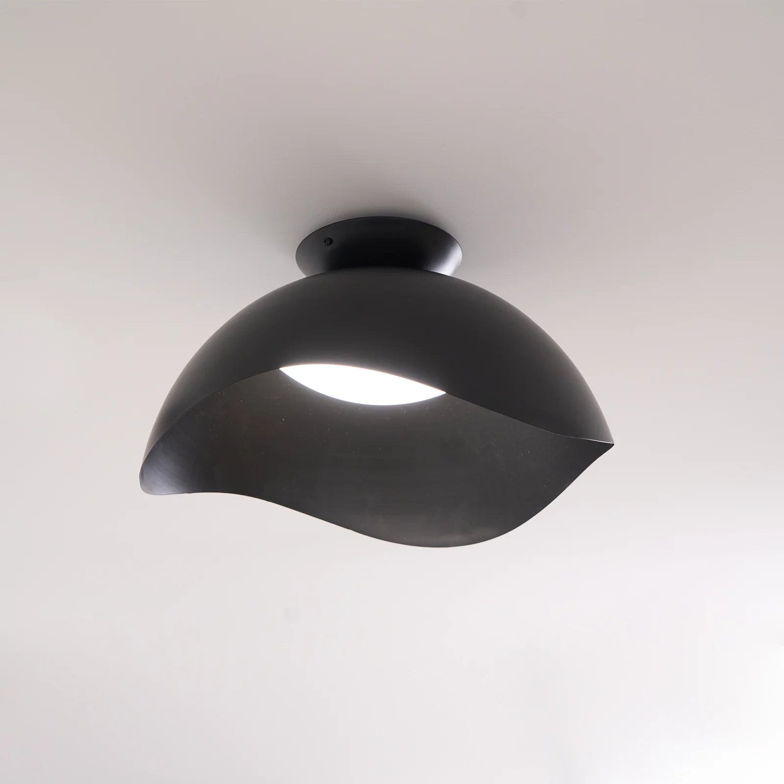 Lampada da soffitto a flusso tranquillo