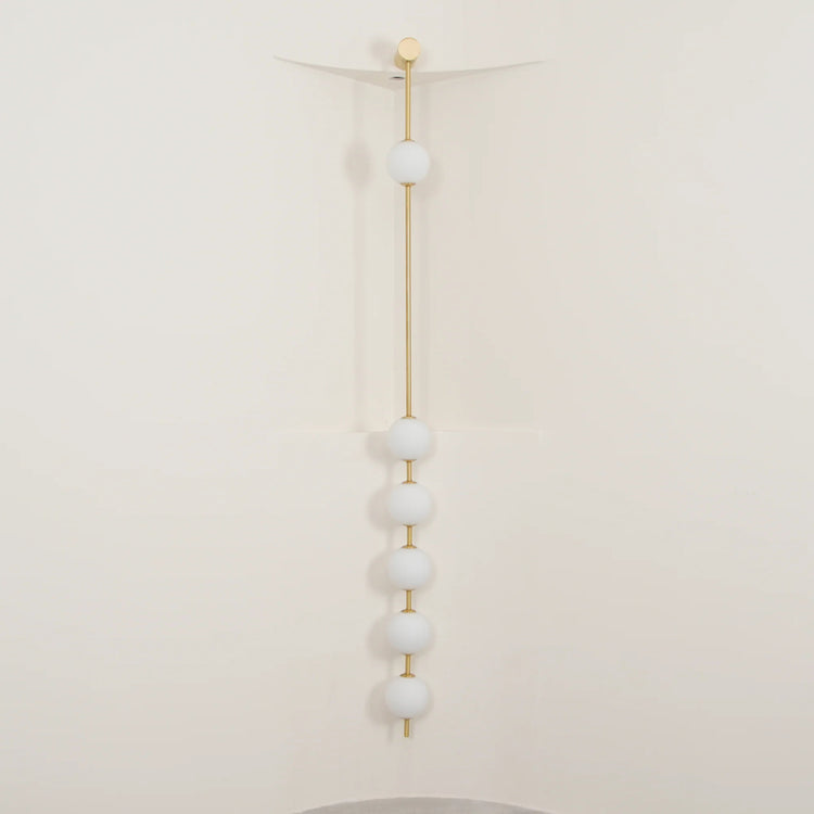 Raffineret Linea Orb messing væglampe