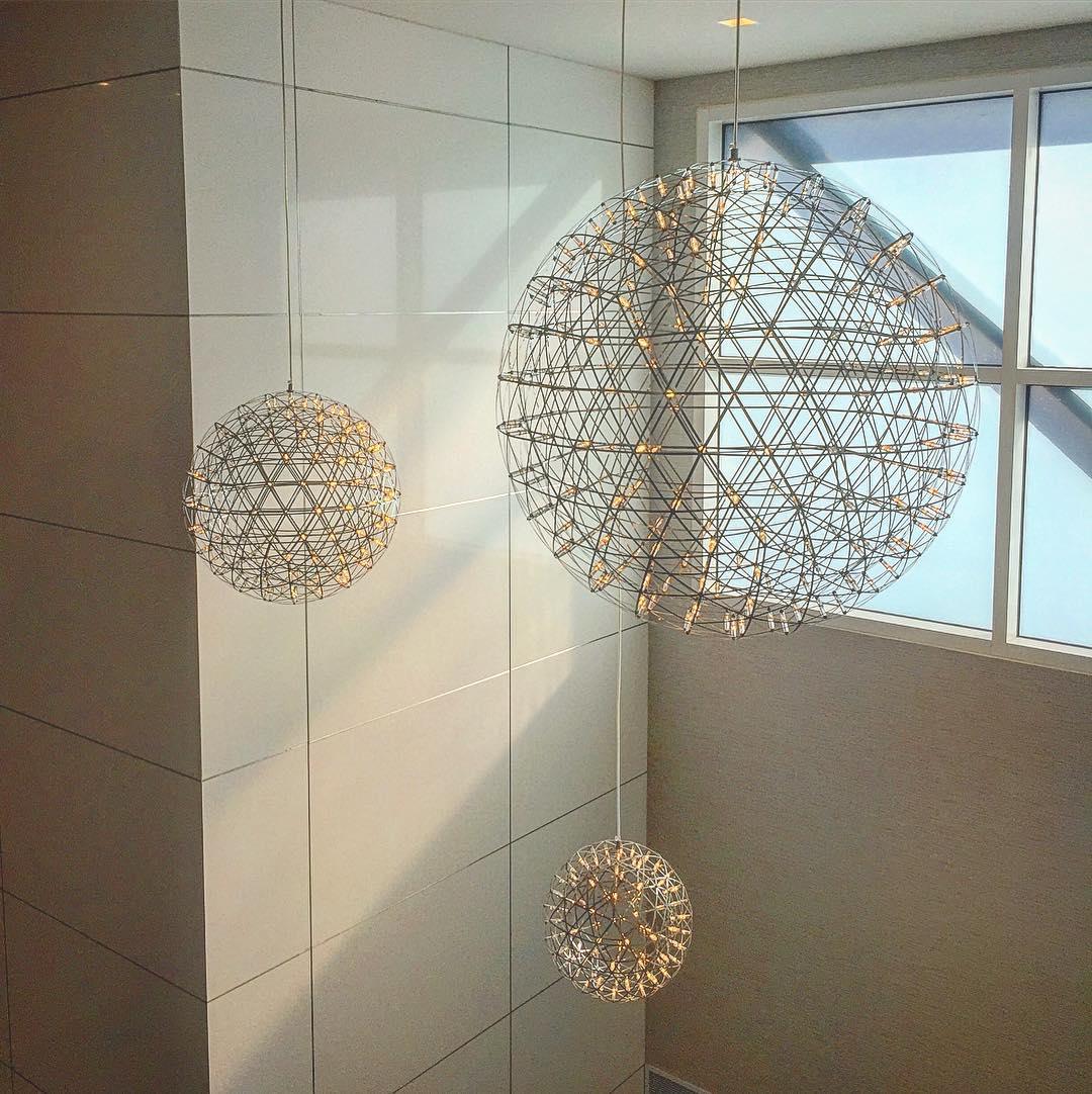 Lampada a sospensione a sfera in argento lucido