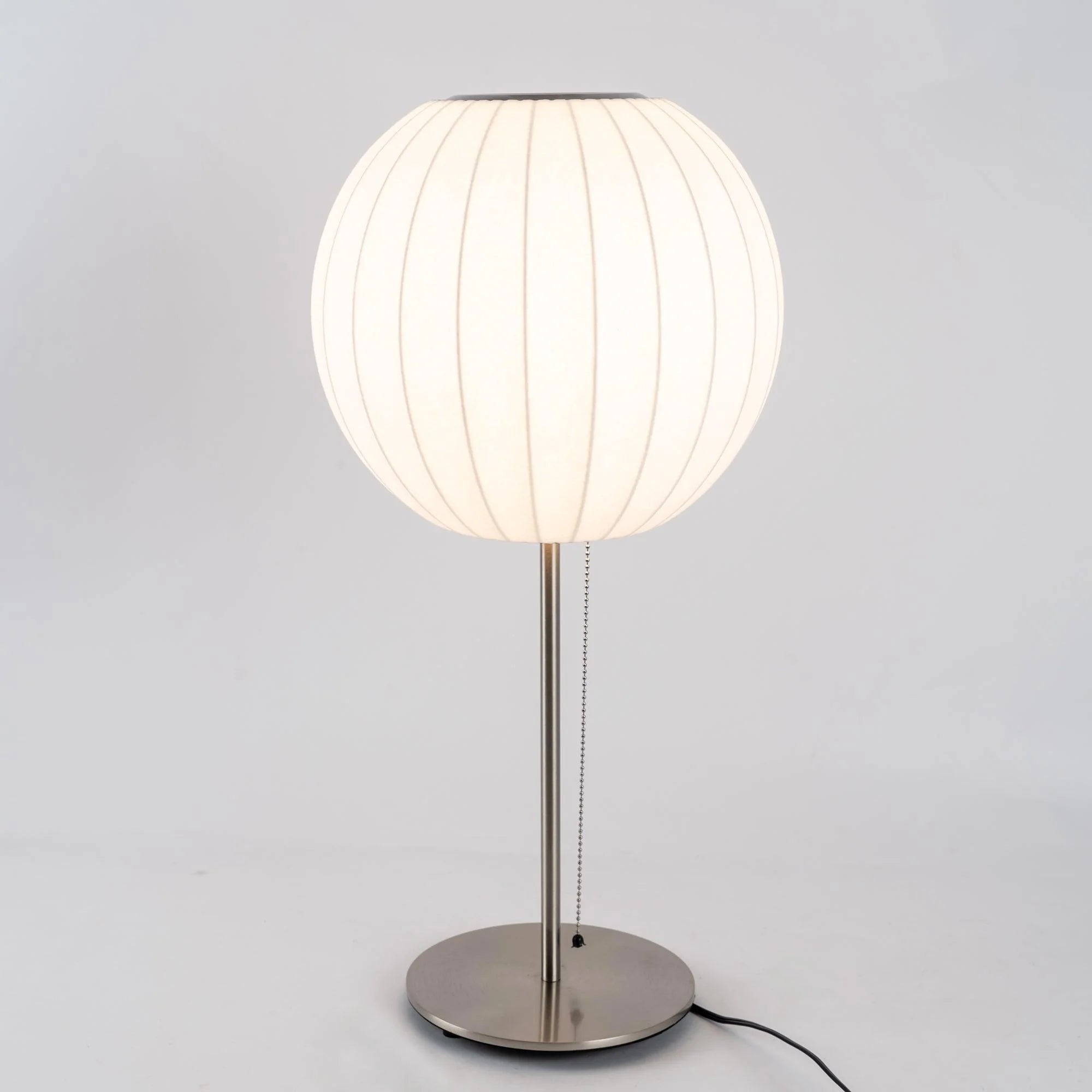 Lampe de table classique arrondie en soie
