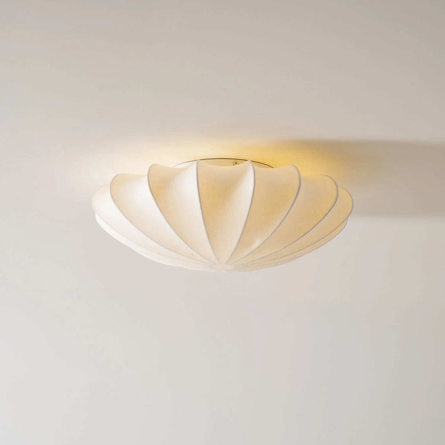 Plafonnier moderne en soie en forme de coquille