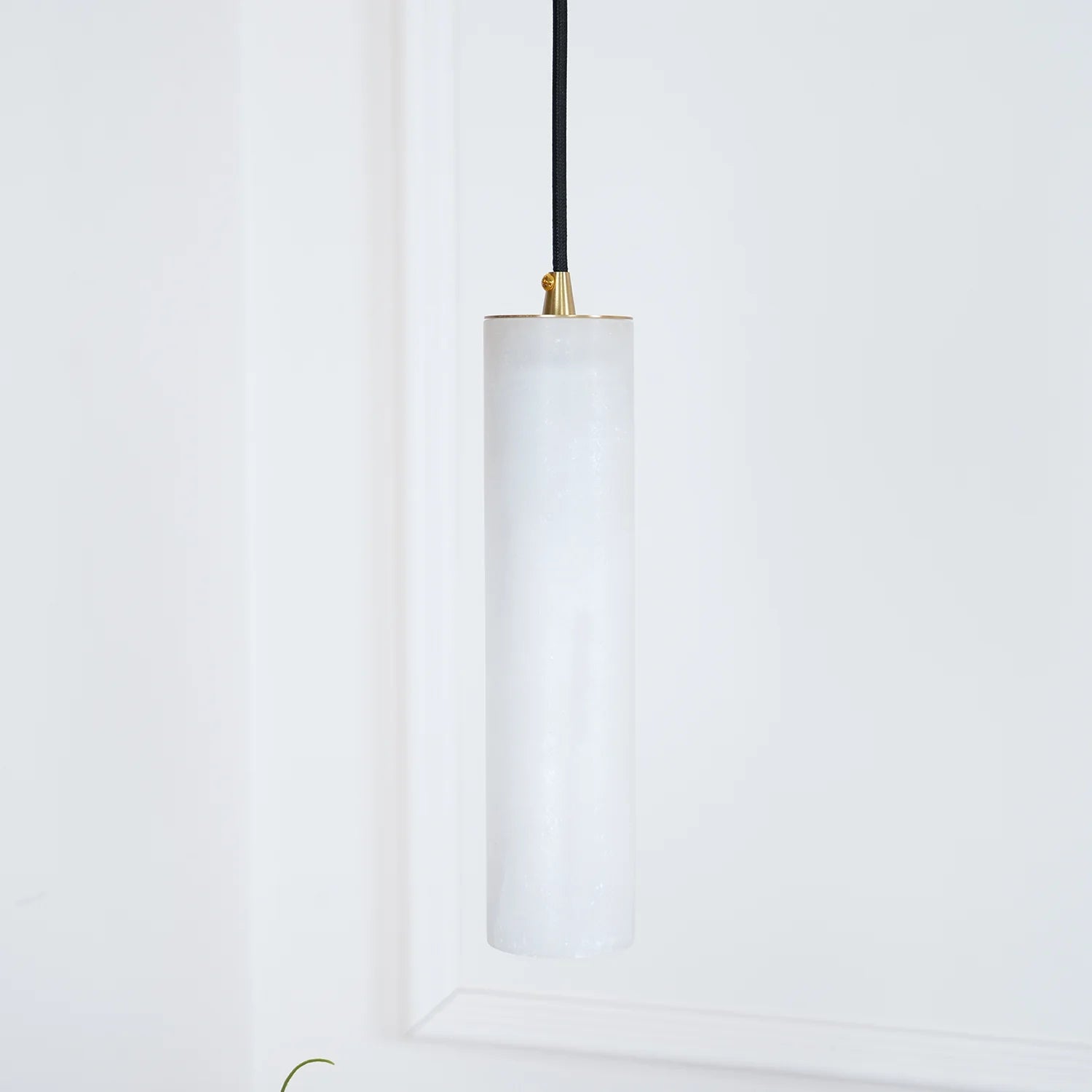 Lampe à suspension élégante en marbre cylindrique