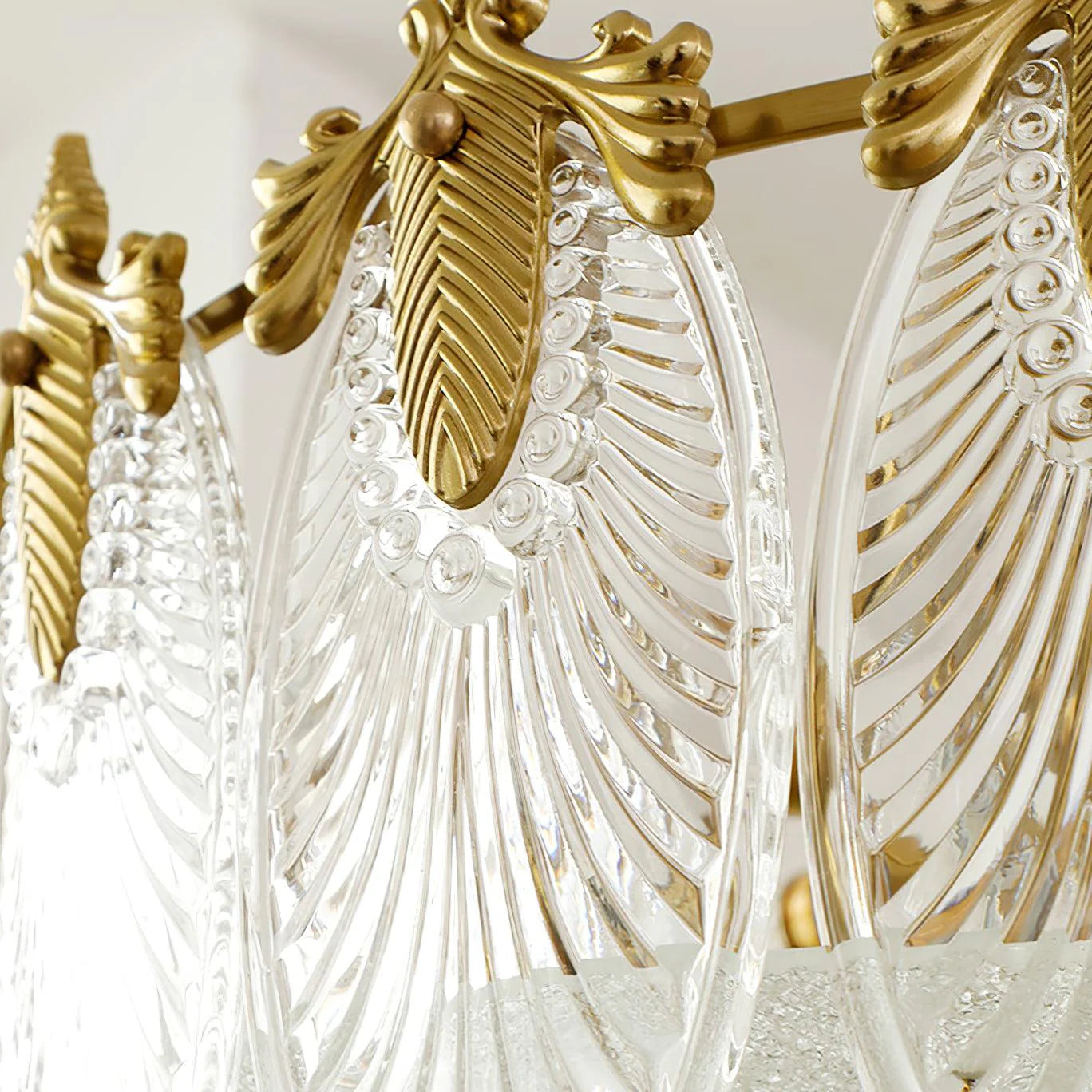 Lampadario in vetro rotondo intricato
