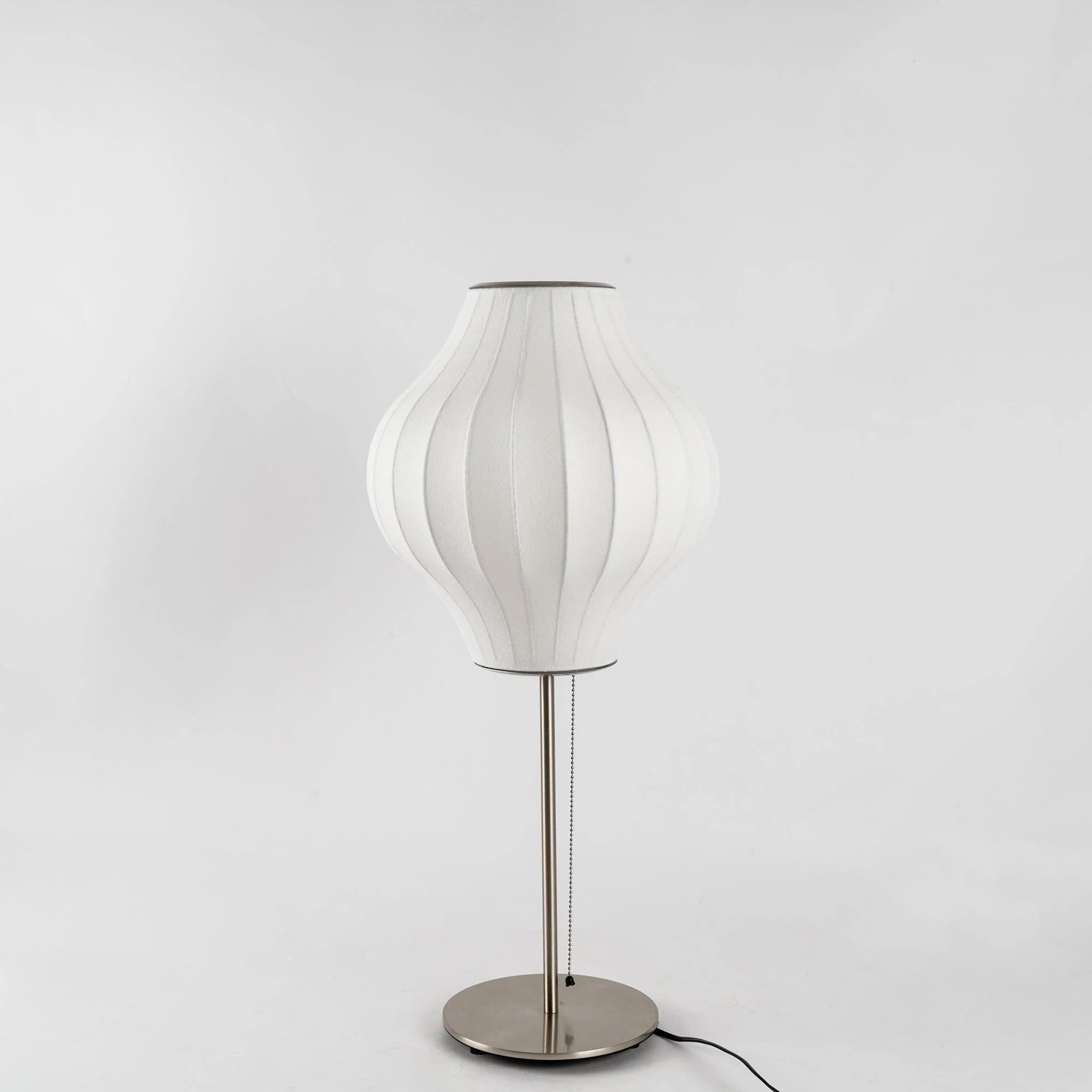 Lampe de table classique arrondie en soie