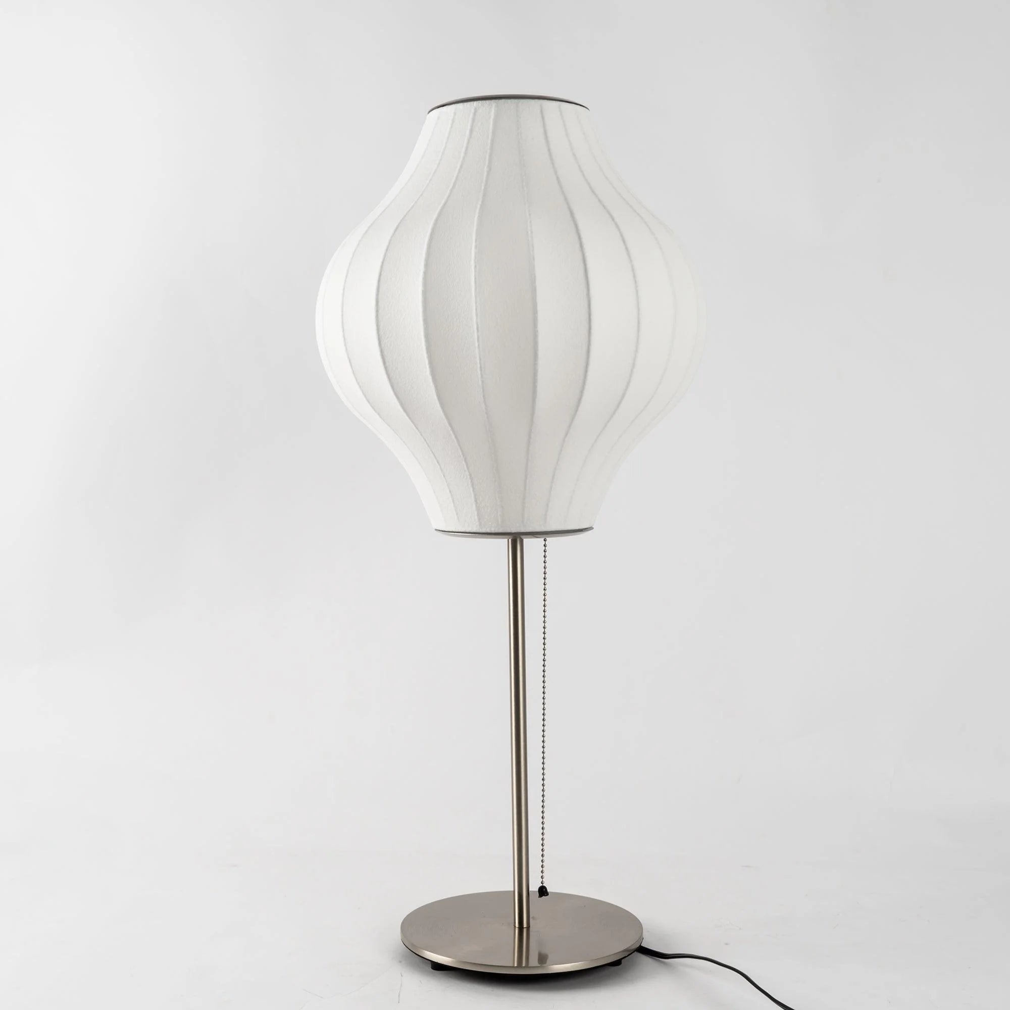Lampe de table classique arrondie en soie
