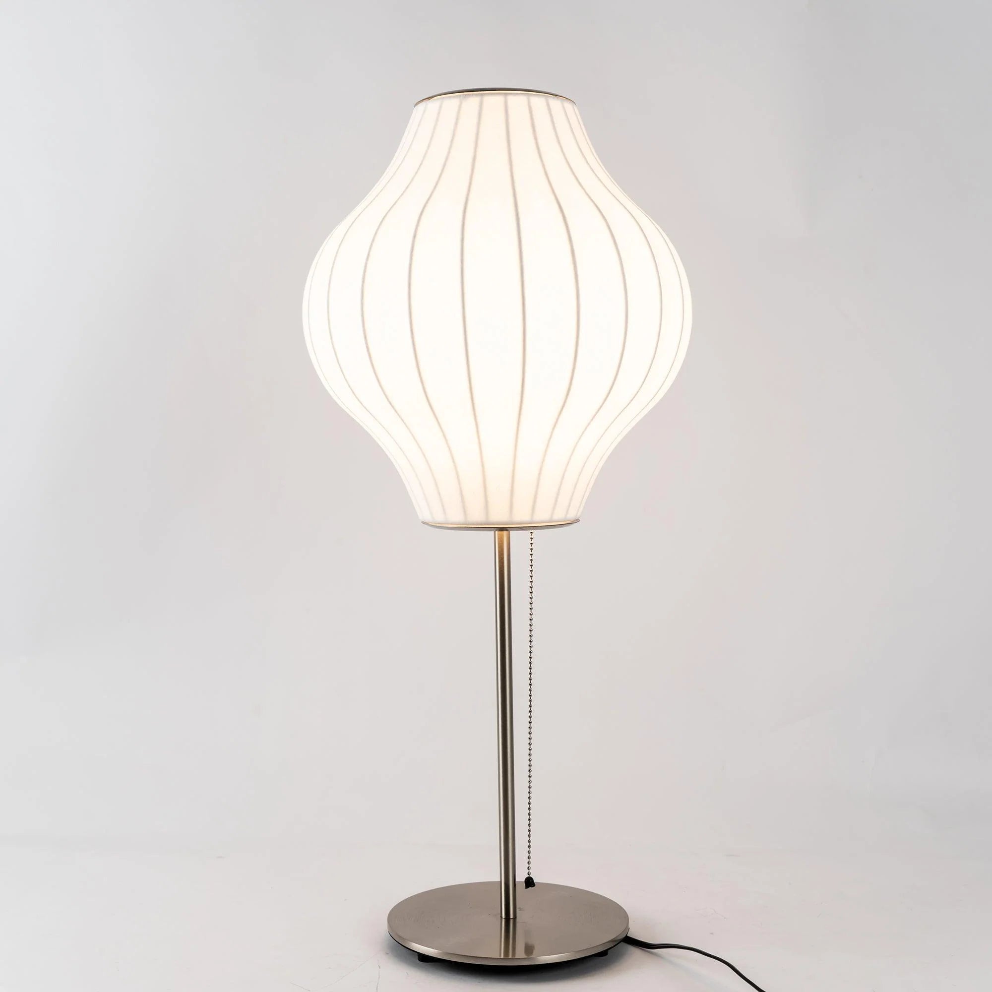Lampe de table classique arrondie en soie