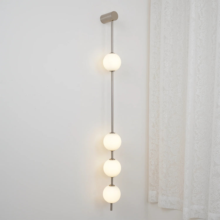 Raffineret Linea Orb messing væglampe